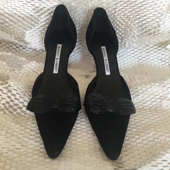 Manolo Blahnik Shoes - SALE⭐️⭐️⭐️Manolo Blahnik Suede Bow Pumps